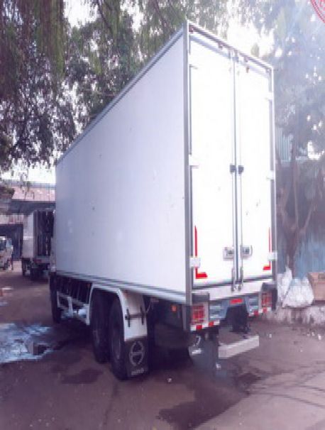 GIÁ XE HINO 3 CHÂN THÙNG ĐÔNG LẠNH 9.3 M 1