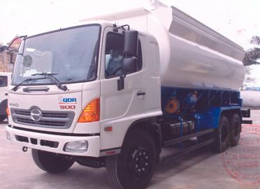 GÍA XE TẢI HINO 2 CẦU ĐÓNG BỒN CHỞ CÁM 23 KHỐI 0